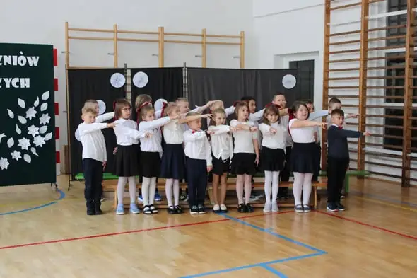 Pierwszoklasiści z Urszulina złożyli ślubowanie i dołączyli do szkolnej społeczności