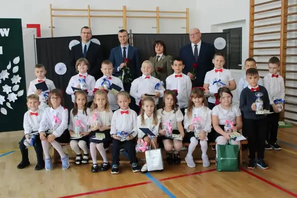 Pasowanie pierwszoklasistów w szkole w Urszulinie